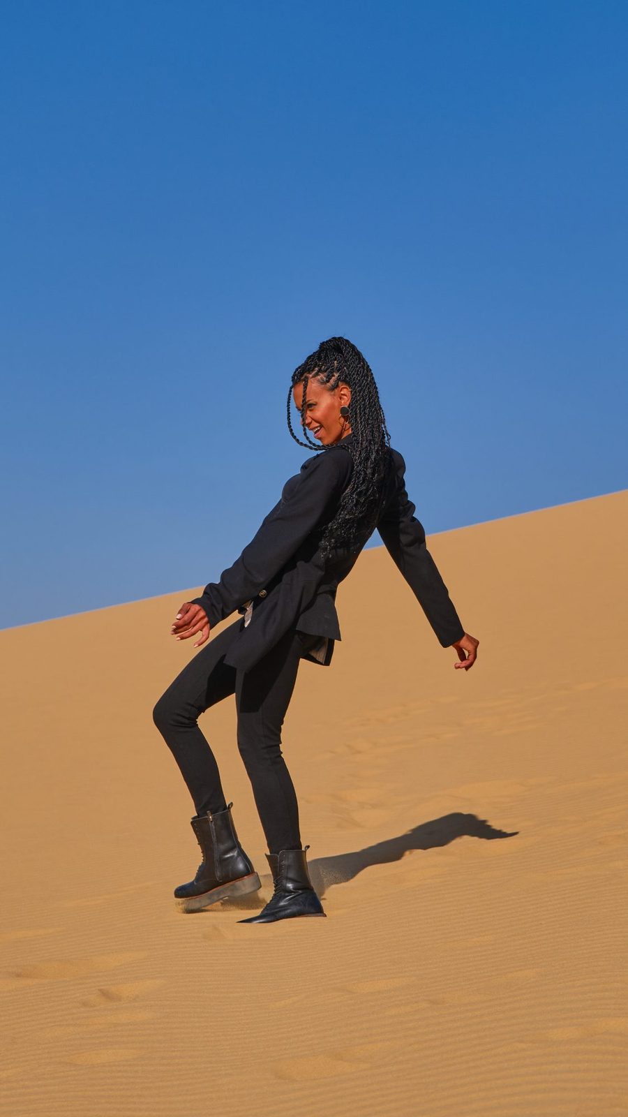 Dancing with the Dunes – lifestyle portraits photography by Amr El Hadeka