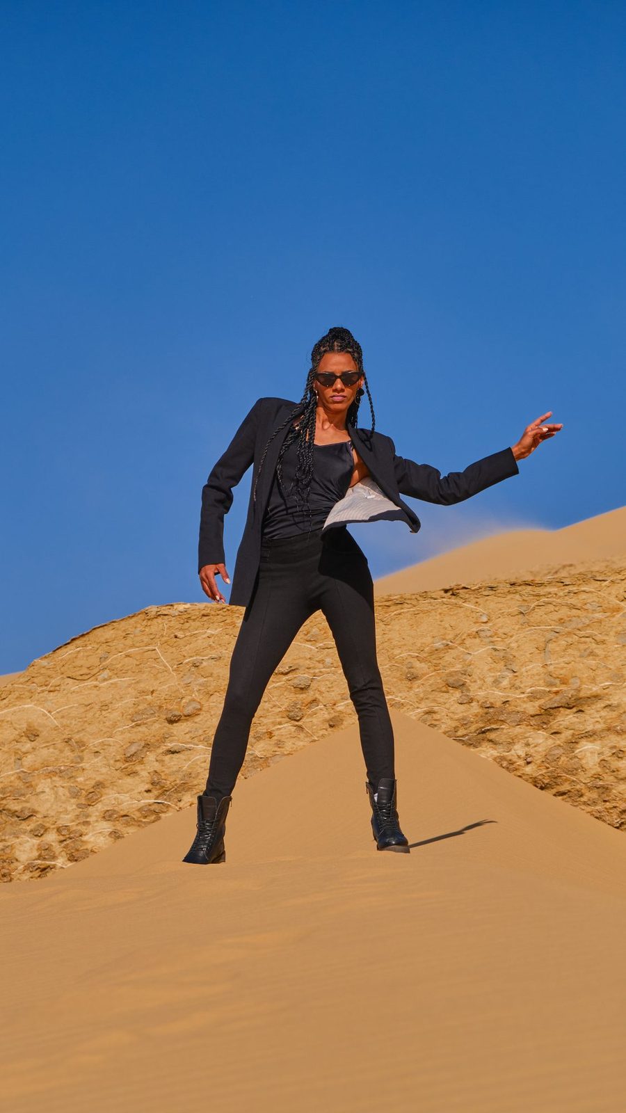Dancing with the Dunes – lifestyle portraits photography by Amr El Hadeka, image 7 of 22